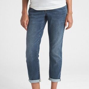 GAP full panel maternity girlfriend jeans